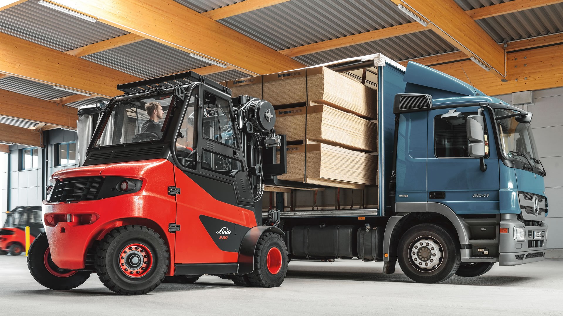 Automated truck loading and unloading still is a challenge. | KION GROUP AG